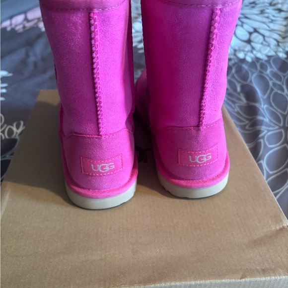 Big kid uggs - Picture 4 of 4